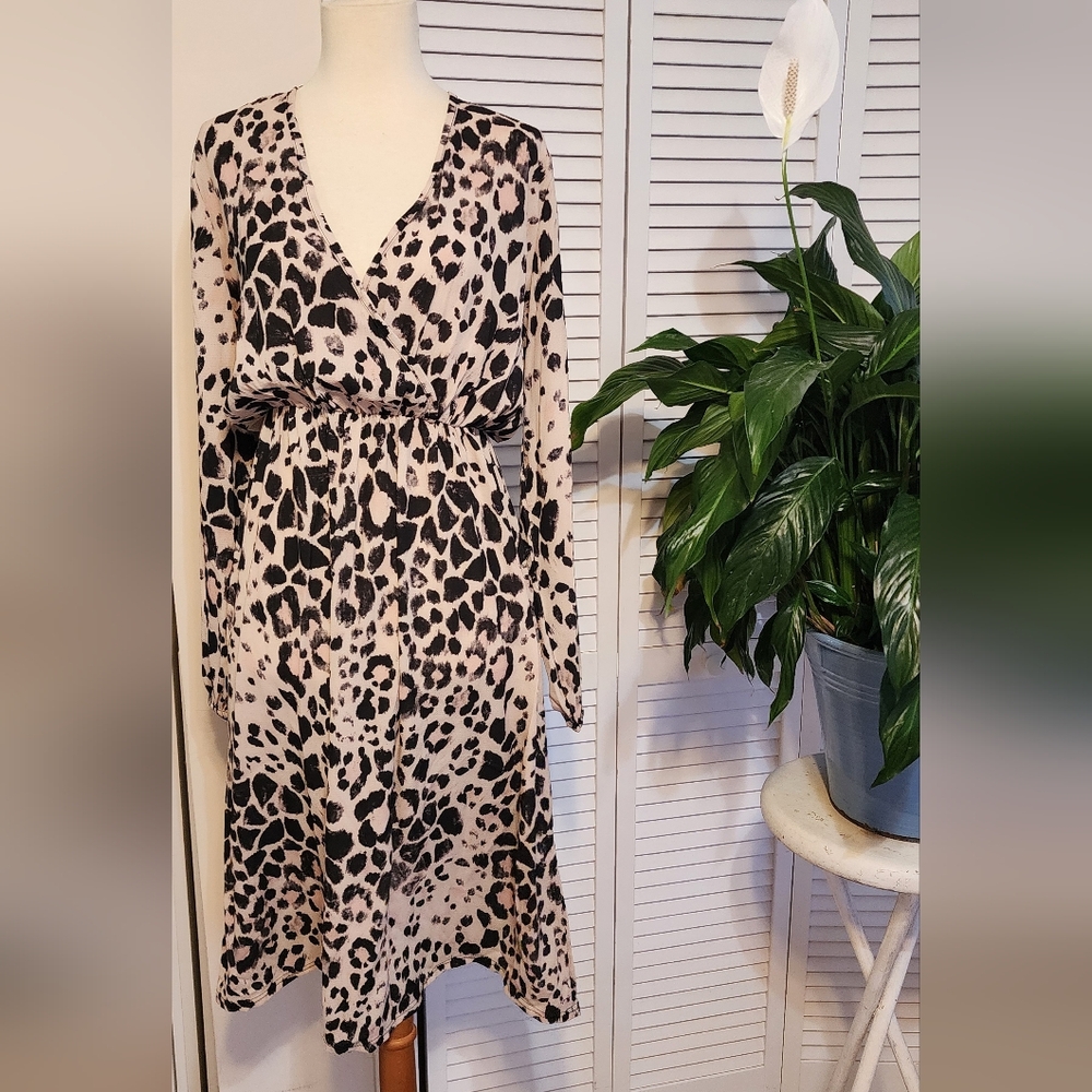 Boohoo Size 10 Flowing Black and Cream Leopard Midi Wrap Dress